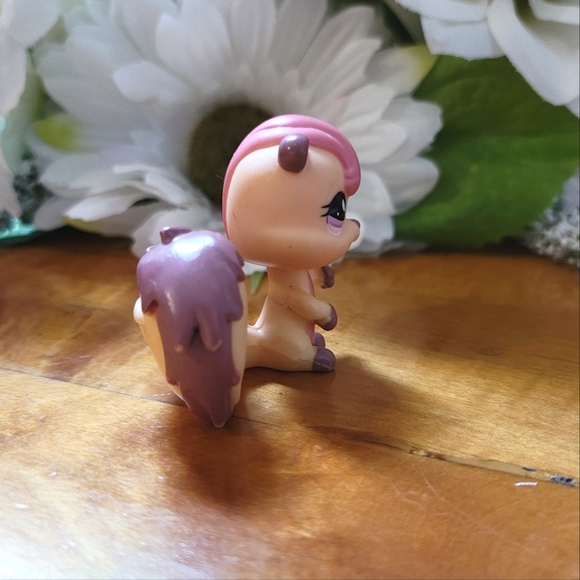 Littlest Pet Shop LPS #1601 Squirrel Yellow Purple Pink Eyes 2007 B - Picture 2 of 11